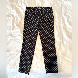 Old Navy- Pixie Mid-Rise - cropped pants- Black and white - Size 4